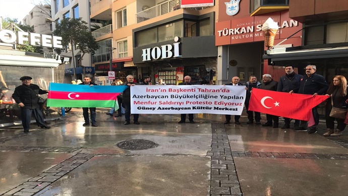 İzmirdə teror aktı ilə bağlı etiraz aksiyası olub