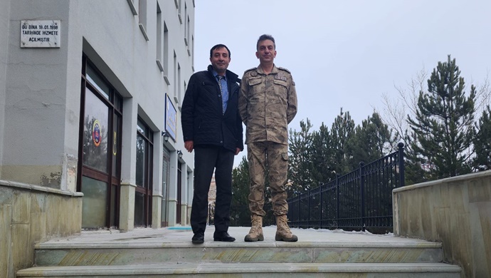 ÖMER EROĞLU `NDAN BAYBURT İL JANDARMA KOMUTANI ALBAY DR. TALHA ÖVET `E ZİYARET