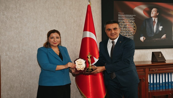 BRİTANYA SHEINSPIRES VAKFINDAN ELİF ÖĞRETMENE ÖDÜL