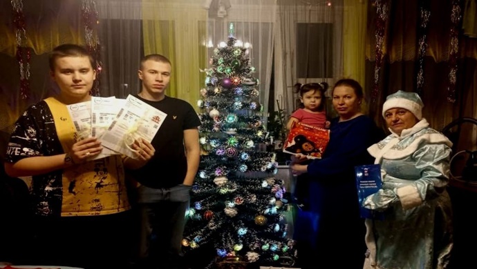 “Birleşik Rusya”, “Dilek Ağacı” kampanyası kapsamında çocukların hayallerini gerçeğe dönüştürüyor