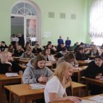 Gönüllüler, öğrenciler, milletvekilleri, sosyal aktivistler: “Birleşik Rusya”nın “Zafer Diktesi” Merkezi Federal Bölgeye yazdı