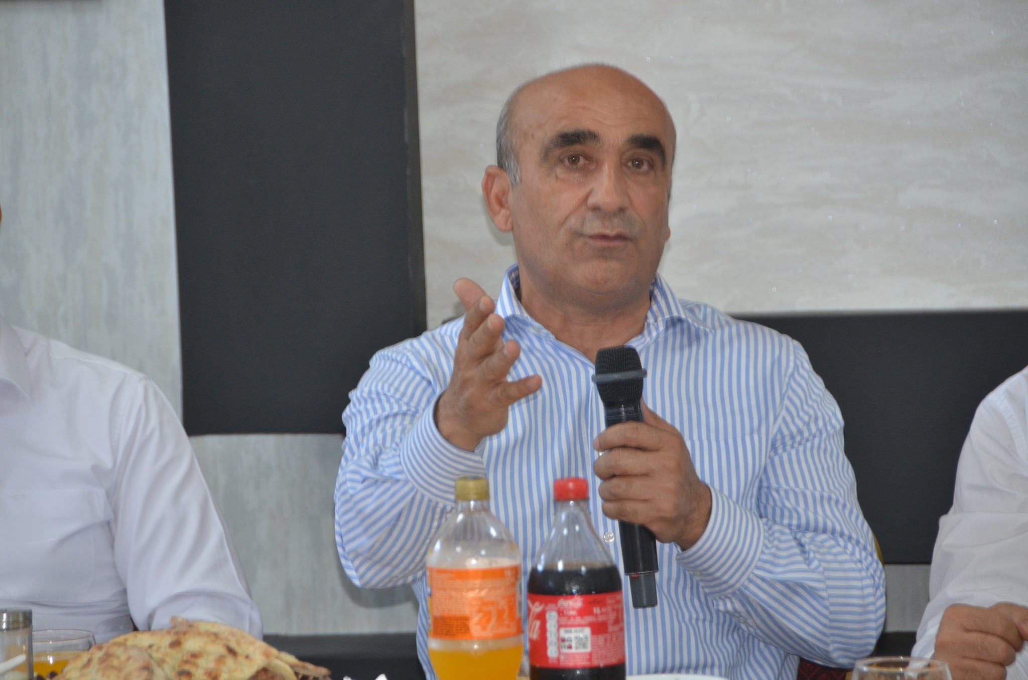 Bir 3 kişi görseli olabilir