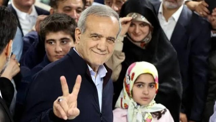 İRAN’DA SEÇİMİN SONUCUNU KARARSIZLAR BELİRLEYECEK