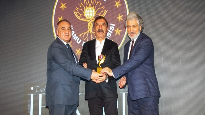 Ortadoğu Makine Başkanı Haydar Fidanboy’a “Türk Ekonomisine Hizmet Onur Ödülü” Takdim Edildi