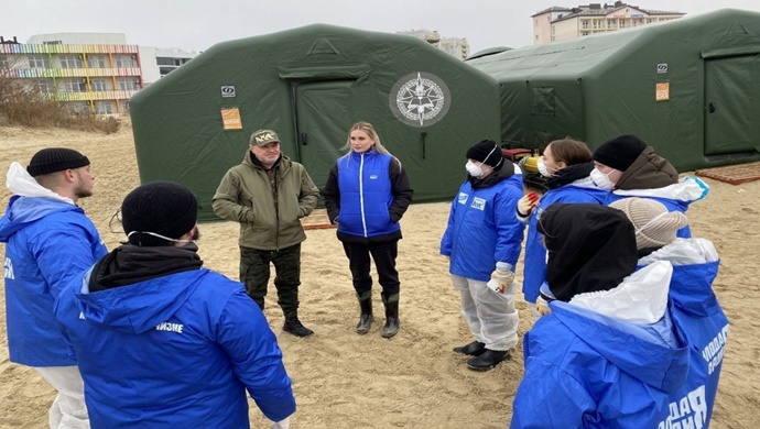 «Единая Россия» доставила из Ростовской области помощь волонтёрам для ликвидации последствий выброса нефтепродуктов в Краснодарском крае