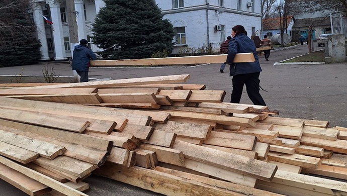 «Единая Россия» доставила стройматериалы в прифронтовой район Херсонской области