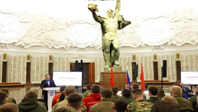 Vladimir Yakushev: Öğrenciler – SVO katılımcılarının çocukların ve gençlerin yetiştirilmesinde yer almaları gerekiyor