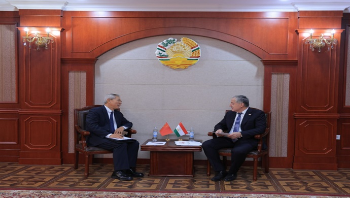 Bakanın Çin Büyükelçisi ile görüşmesi