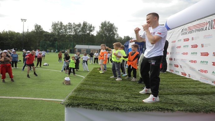 Фестивали, тренировки, мастер-классы, прыжки в резинку: «Единая России» отметила День физкультурника по всей стране