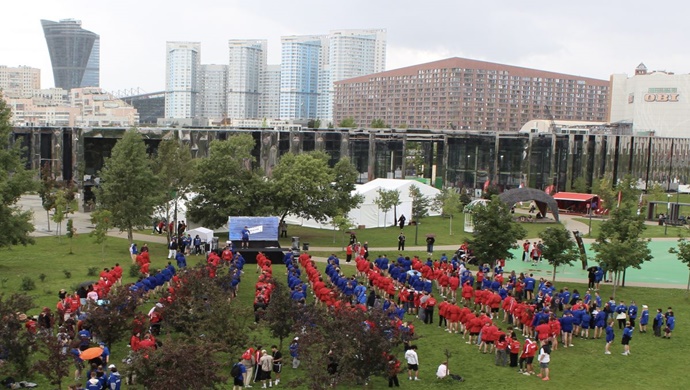 “Birleşik Rusya’nın Genç Muhafızları” ve “Gönüllü Şirketi” Moskova ve St. Petersburg’da toplu sambo dersleri düzenledi