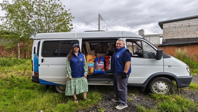 Birleşik Rusya, Novgorod’dan Kursk’a evsiz hayvanlar için yiyecek gönderdi