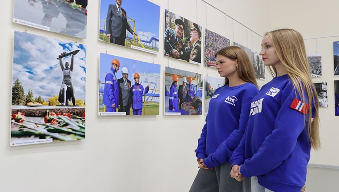 При содействии «Единой России» в Омске открылась фотовыставка «Забвению не подлежит»