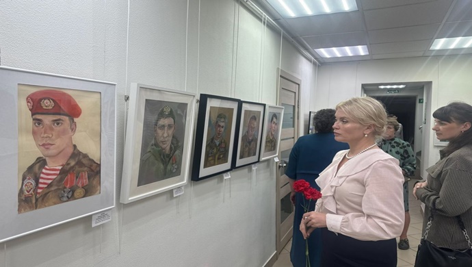 Birleşik Rusya’nın desteğiyle Çelyabinsk’te SVO Kahramanları hakkında bir sergi açıldı