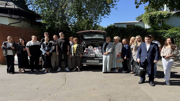Единороссы Москвы передали помощь приютам для бездомных животных