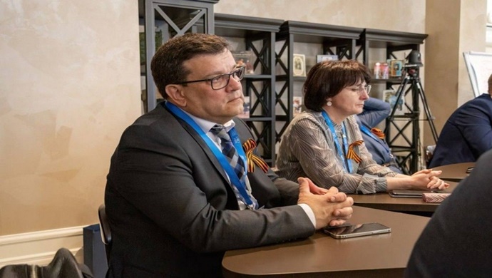 İrkutsk bölgesinde 30 okul daha 2025 yılında Birleşik Rusya’nın “Kahramanların Yüzleri” kampanyasına katılacak