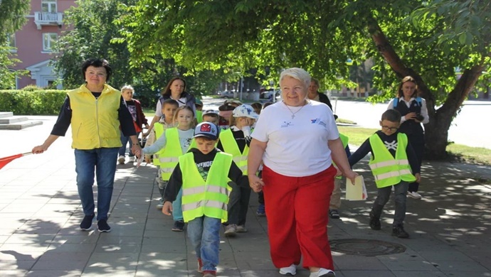 Активисты «Единой России» рассказали дошкольникам Кемерова о правилах безопасного движения