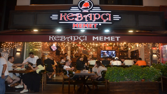 İstanbul’un Gözde Mekânında Lezzetin İmparatoru: Kebapçı Memet