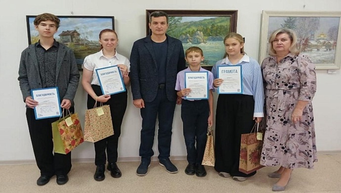 В Алтайском крае «Единая Россия» подвела итоги конкурса детских рисунков к 80-летию Победы