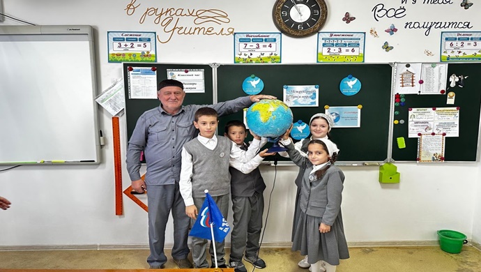 Birleşik Rusya, Uluslararası Barış Günü öncesinde Çeçen okullarında tematik dersler düzenledi.