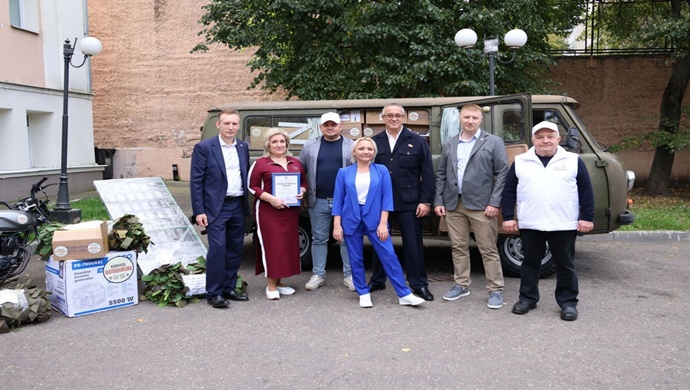 Arabalar, ilaçlar, gıda ve temel ihtiyaç maddeleri: Birleşik Rusya, bölge sakinleriyle birlikte cephedeki askeri personele destek verdi.