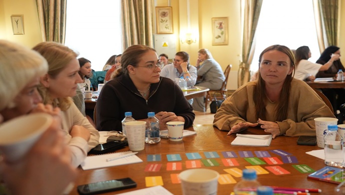 «Единая Россия» организовала психологический тренинг для жён и матерей участников СВО в Екатерининском парке Москвы