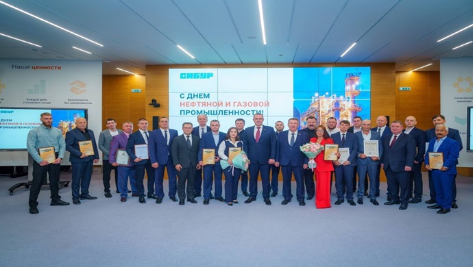 Единороссы Югры поздравили работников нефтяной и газовой отрасли с профессиональным праздником