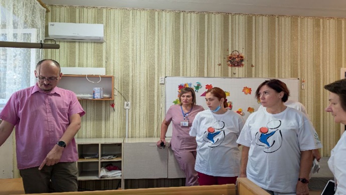 Birleşik Rusya’nın girişimiyle Moskova uzmanları, Herson bölgesindeki özel gereksinimli çocuklara yardım etti