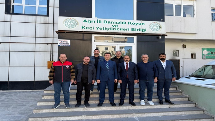 AĞRI TARIM VE ORMAN İL MÜDÜRÜ MEHMET HÜSEYİNOĞLU`NDAN AĞRI İLİ DAMIZLIK KOYUN KEÇİ YETİŞTİRİCİLERİ BİRLİĞİ BAŞKANI MEHMET NURİ SAMANCI`YA ZİYARET