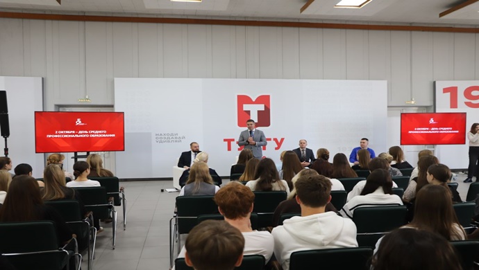 Birleşik Rusya Genç Muhafızları, SVO katılımcılarını desteklemek amacıyla ülke genelindeki teknik okullarda ve kolejlerde etkinlikler düzenledi.