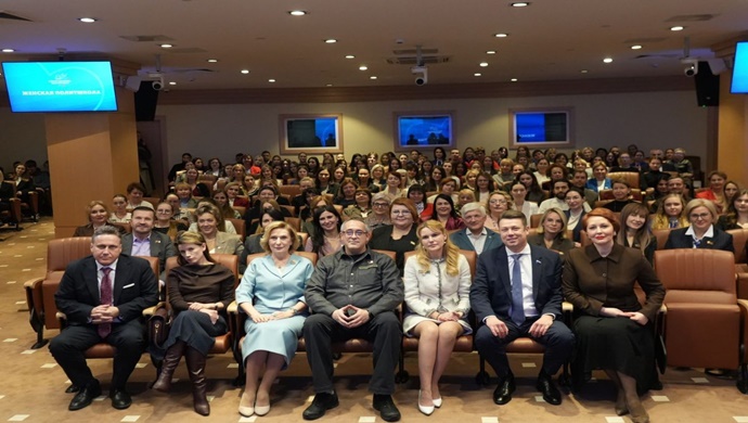 Birleşik Rusya Partisi, Moskova Şehir Dumasında Kadın Siyasi Okulu’nun bir eğitim oturumunu düzenledi