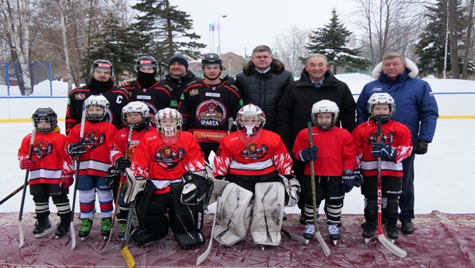 Birleşik Rusya’nın desteğiyle Ulyanovsk bölgesinde iki yeni buz hokeyi sahası açıldı