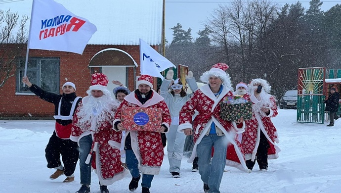 В Тамбовской области «Молодая Гвардия Единой России» устроила новогодний автопробег для воспитанников детских домов