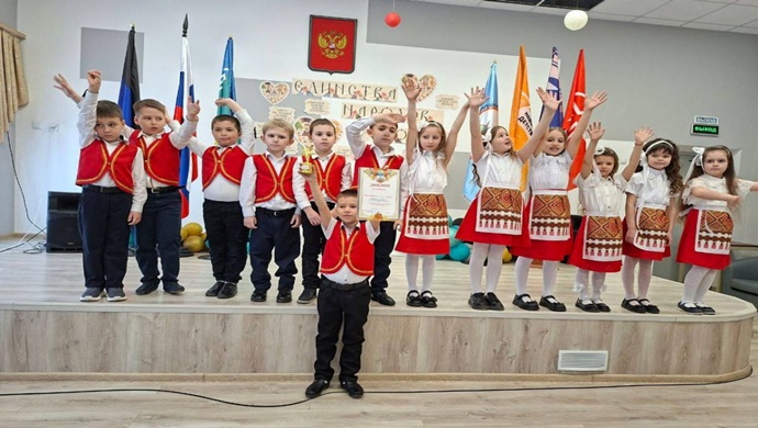 Birleşik Rusya, Donetsk Halk Cumhuriyeti’ndeki Urzuf köyünde ulusların birliğine adanmış bir festival düzenledi