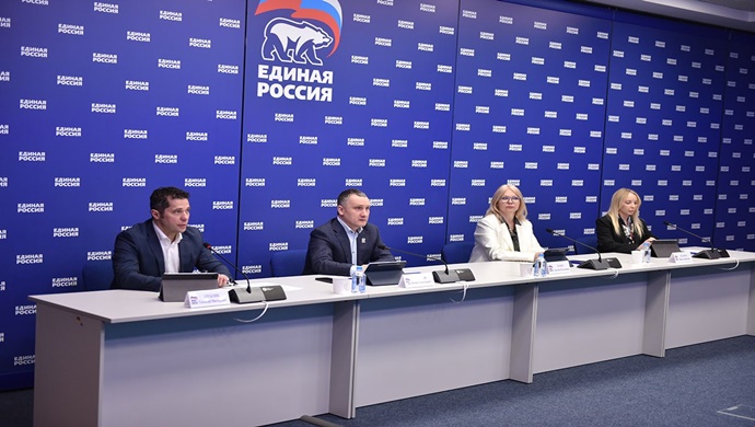 Birleşik Rusya, öğrencilerin Temel Devlet Sınavı (OGE) ve Birleşik Devlet Sınavı (USE) için hazırlık döneminde aileleri desteklemek amacıyla bir dizi eğitim girişimi başlattı